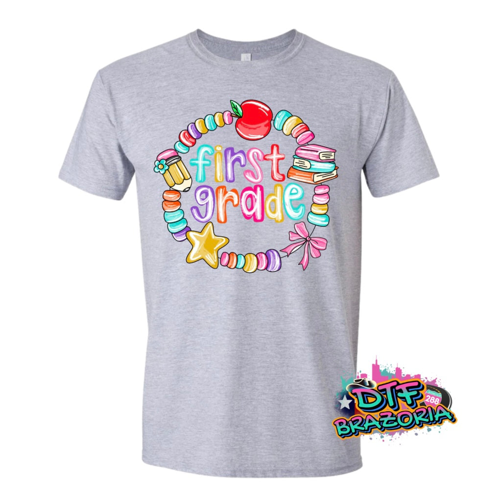 Beaded Bracelet Grade Level Shirt – PreK to 5th Grade Back to School Tee – Gildan Unisex Youth & Teacher T-Shirt