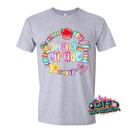 Beaded Bracelet Grade Level Shirt – PreK to 5th Grade Back to School Tee – Gildan Unisex Youth & Teacher T-Shirt