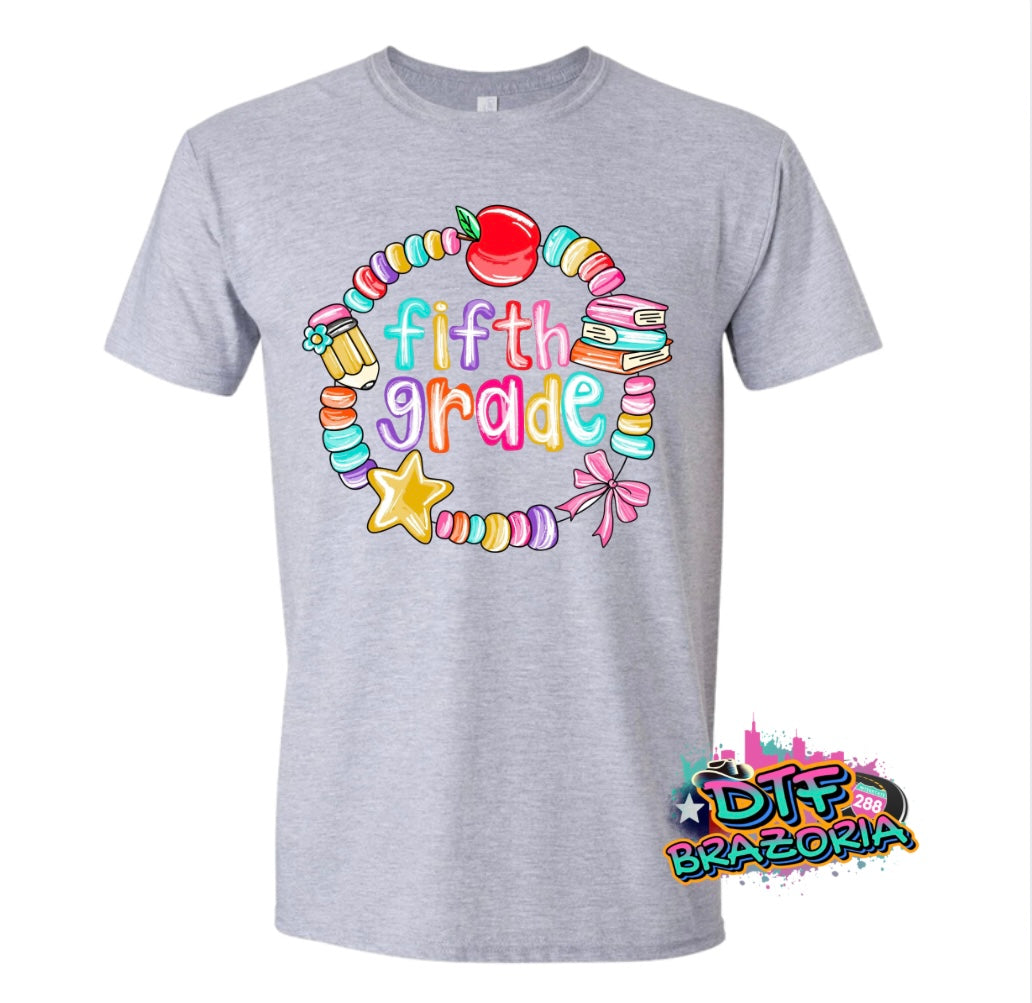 Beaded Bracelet Grade Level Shirt – PreK to 5th Grade Back to School Tee – Gildan Unisex Youth & Teacher T-Shirt