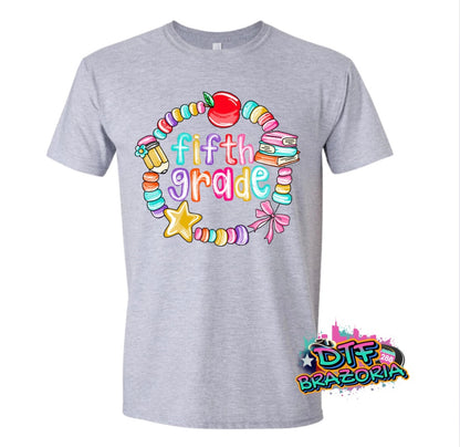 Beaded Bracelet Grade Level Shirt – PreK to 5th Grade Back to School Tee – Gildan Unisex Youth & Teacher T-Shirt